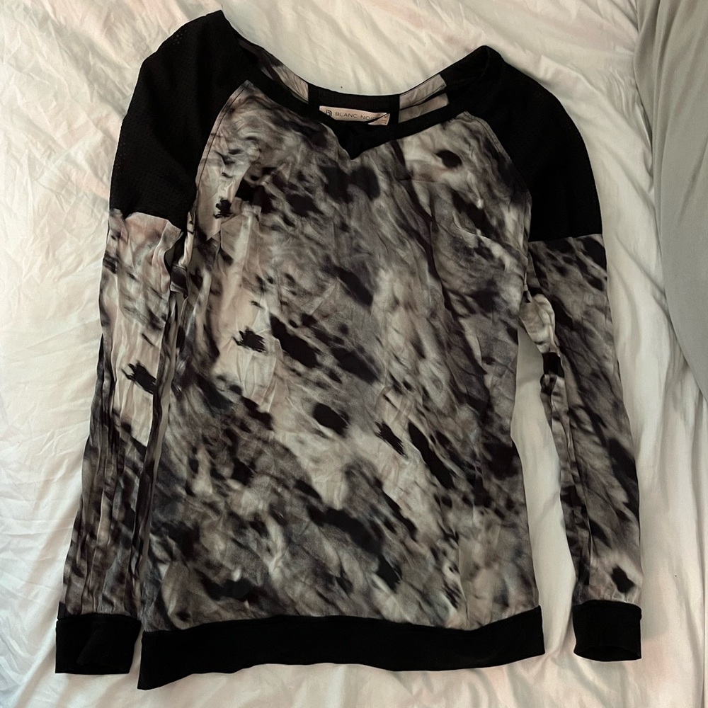 Blanc noir workout top (4/$15)